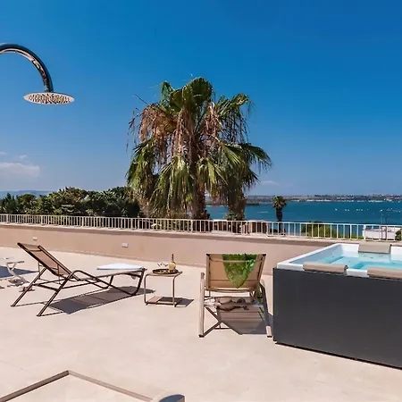 Villa 5e Charme-sea And Ortigia View-whirlpool Roof Terrace *